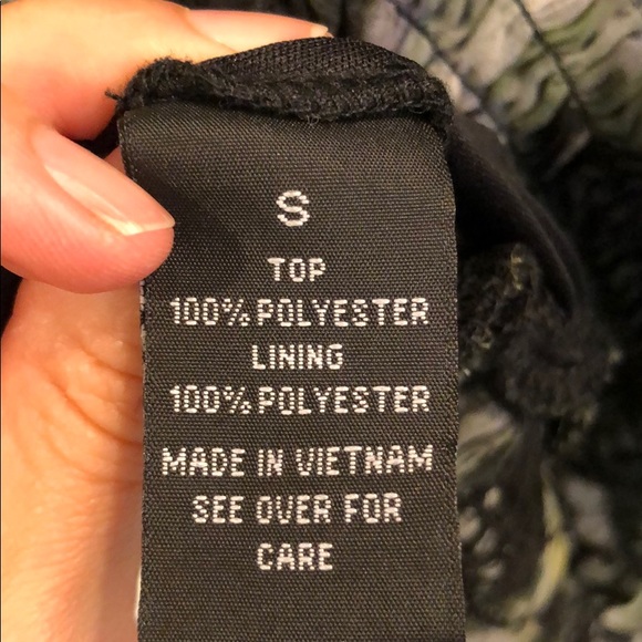 Size S halter top with gathered waist - Picture 7 of 8